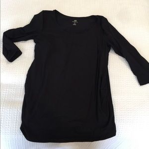 Fitted 3/4 sleeve maternity t-shirt